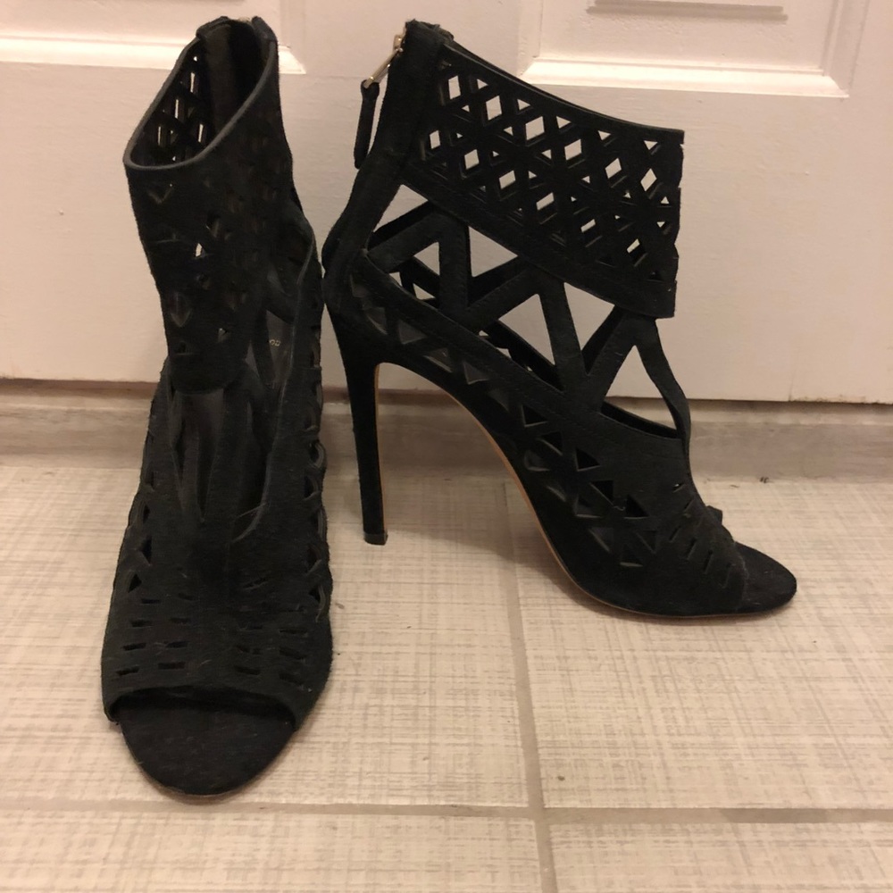 B brian Atwood heels black felt/suede